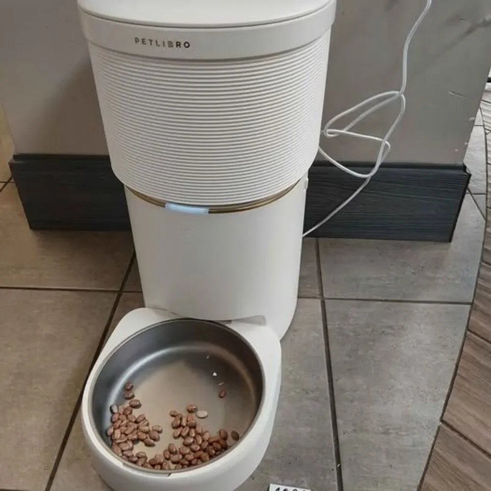 Petlibro Space Automatic pet feeder and vacuum-sealed food storage